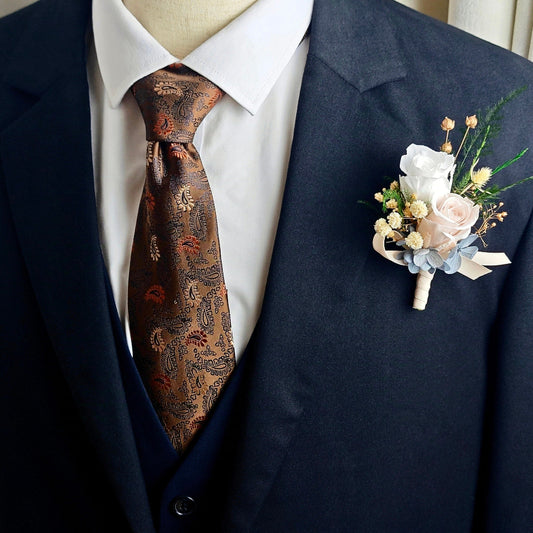 Boutonnière et bracelet de fleurs stabilisées couleur champagne