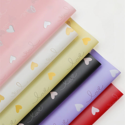 20 feuilles d'emballage en cellophane à motifs cœurs LOVE (56x56 cm)
