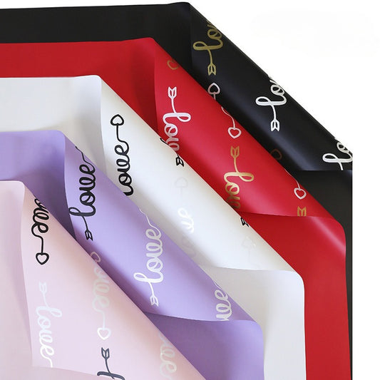 20 feuilles de papier cadeau imperméable à motif cœur (56x56 cm)