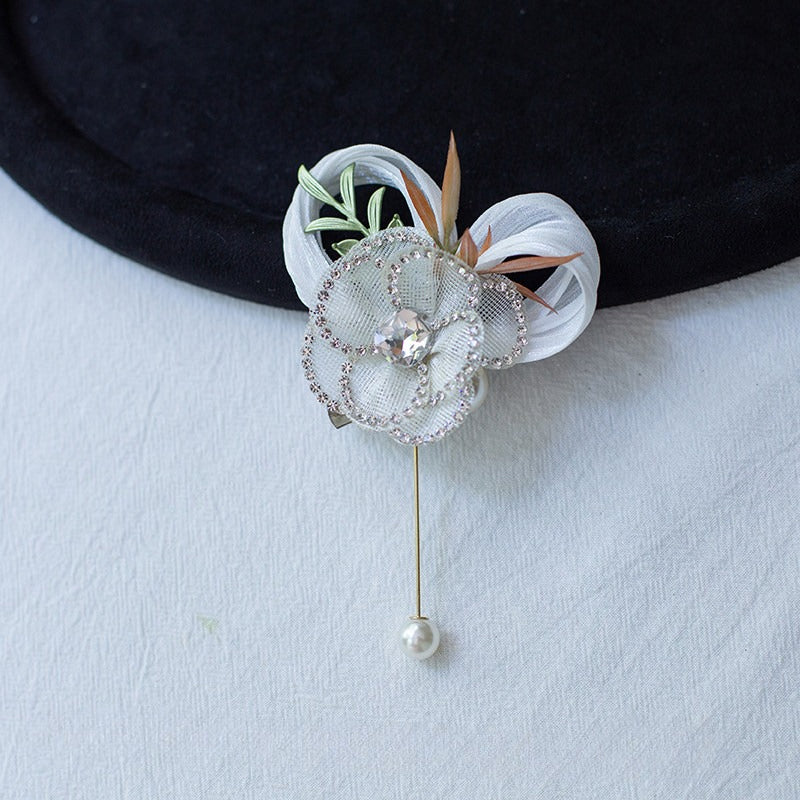 Ensemble boutonnière et corsage de poignet en maille strass