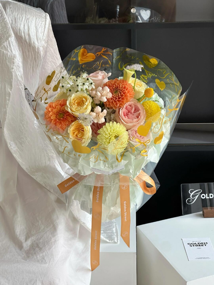 Gold LOVE Clear Cellophane Paper Pack 20 (57x57cm)