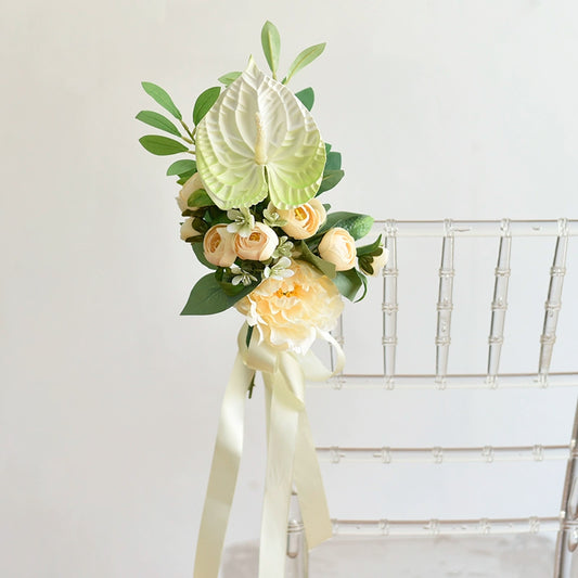 Décoration de chaise en fleurs artificielles pour mariages