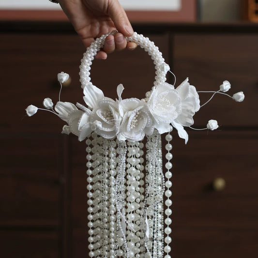 Bouquet de mariée cascade en perles et roses blanches