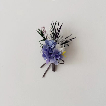 Corsage et boutonnière en hortensia bleu stabilisé