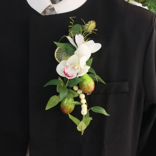 Boutonnière cascade orchidée et agrumes