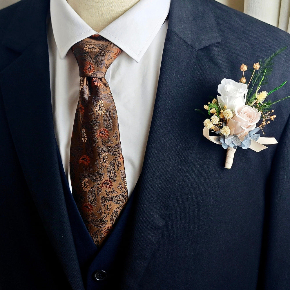 Boutonnière et bracelet de fleurs stabilisées couleur champagne