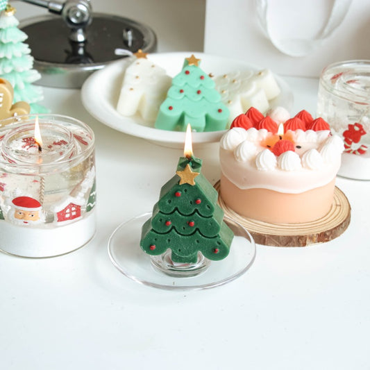Bougie parfumée sapin de Noël et petit bonhomme en pain d'épices