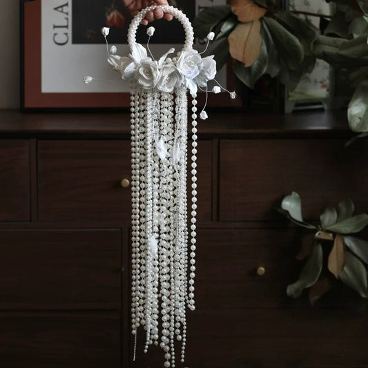 Bouquet de mariée cascade en perles et roses blanches