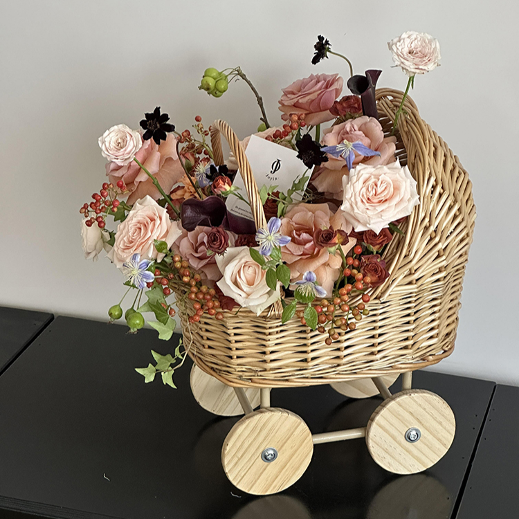 Panier à fleurs pour poussette de bébé en rotin