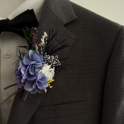 Corsage et boutonnière en hortensia bleu stabilisé
