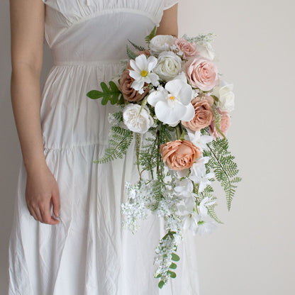 Bouquet de mariée en cascade terre cuite et vieux rose