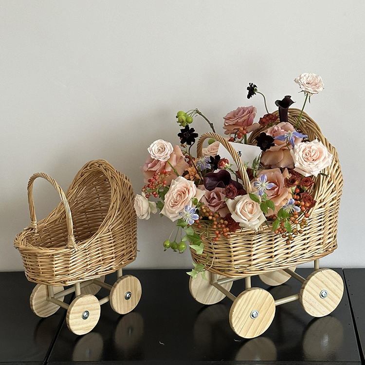 Panier à fleurs pour poussette de bébé en rotin