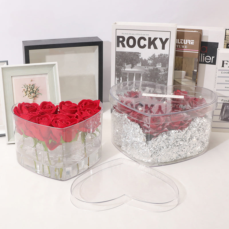 Boîte de présentation pour roses en acrylique transparent en forme de cœur
