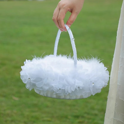 Panier de demoiselle d'honneur à fleurs blanches à volants