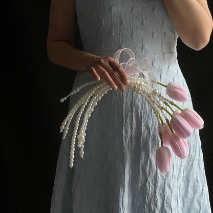 Bouquet de mariée tulipes à longue tige perlée