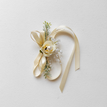 Corsages de poignet classiques avec rose, perles et ruban (lot de 2)