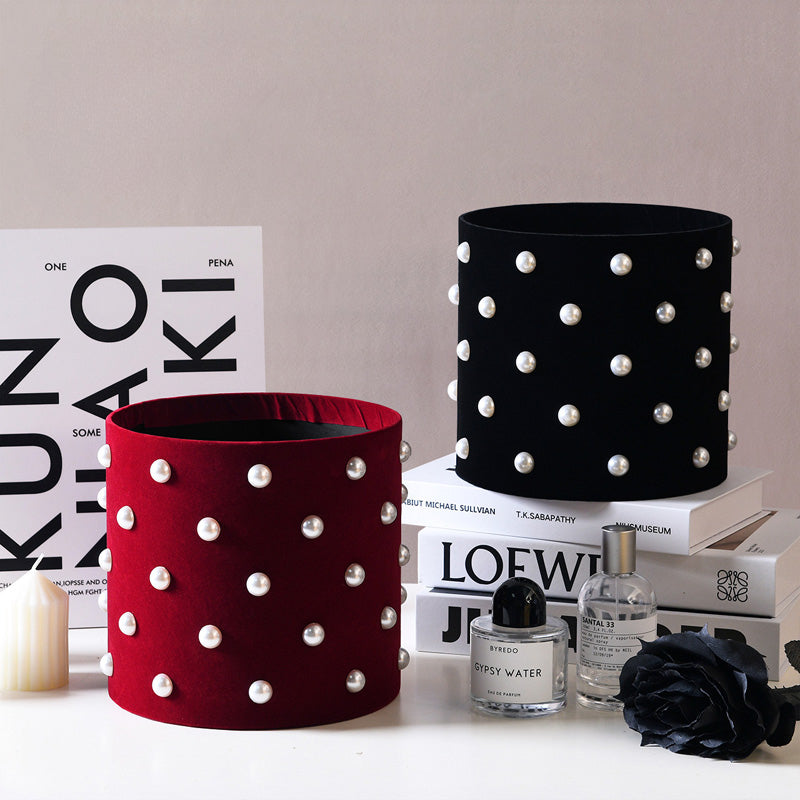 Coffret cadeau floral en velours orné de perles
