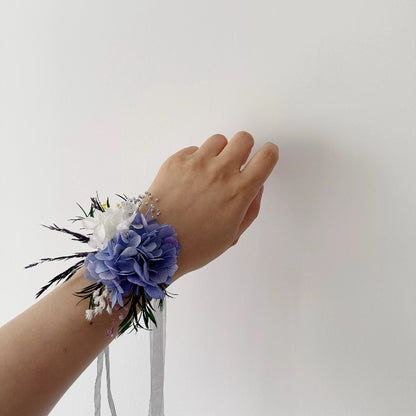 Corsage et boutonnière en hortensia bleu stabilisé