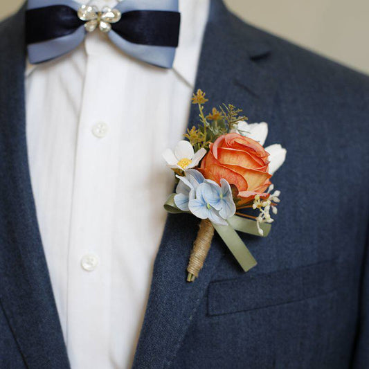 Boutonnières rose terre cuite pour garçons d'honneur