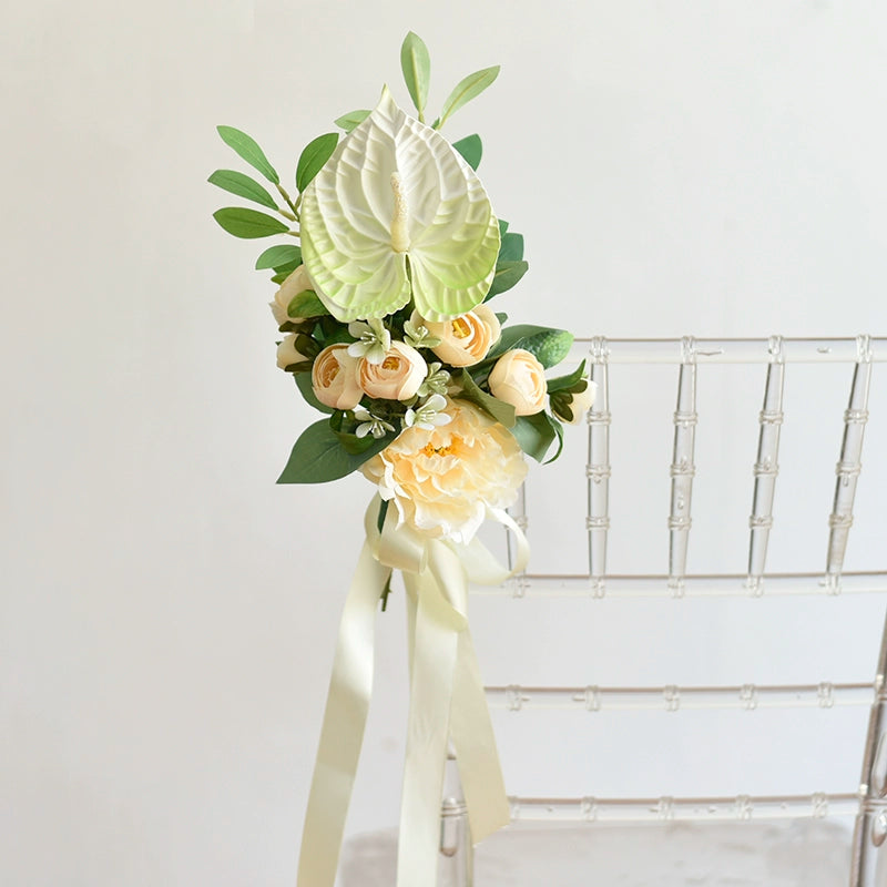 Décoration de chaise en fleurs artificielles pour mariages