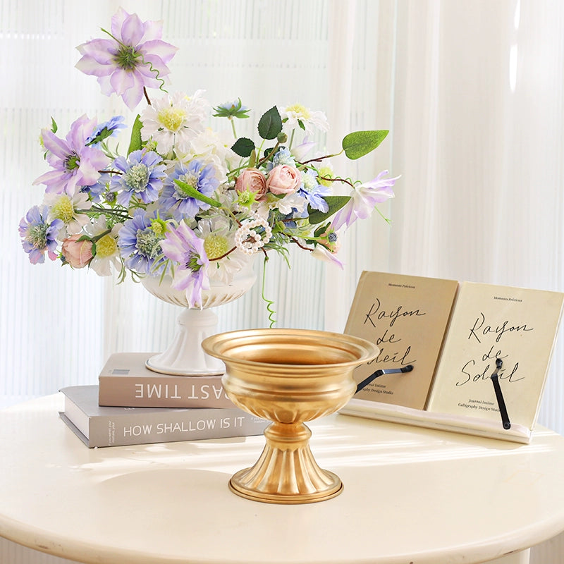 Jardinière urne en métal vintage, vase trompette
