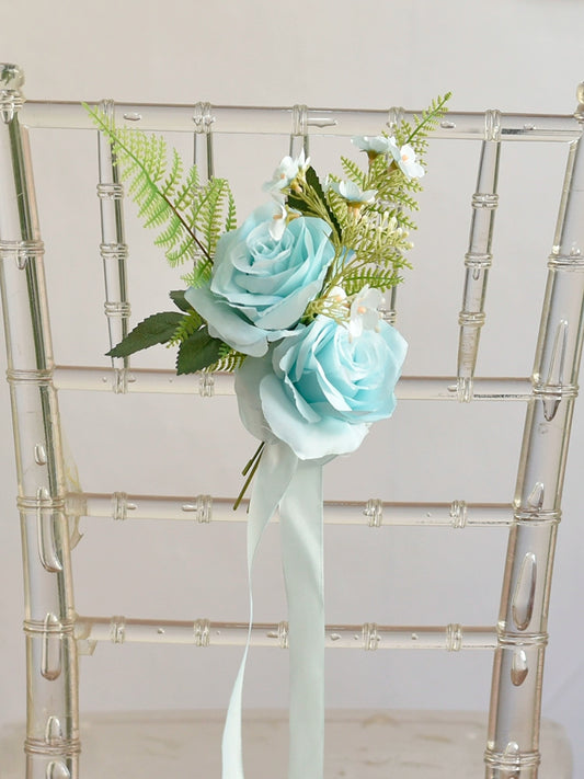 Fleurs artificielles pour chaise d'allée de mariage avec ruban