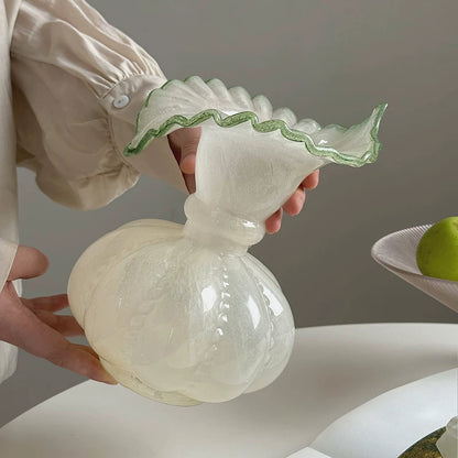 Vase vintage en verre irisé à volants