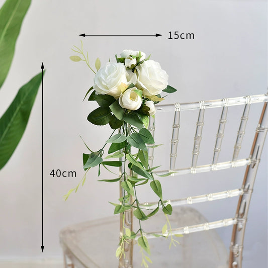 Fleurs artificielles pour la décoration de chaises de cérémonie de mariage