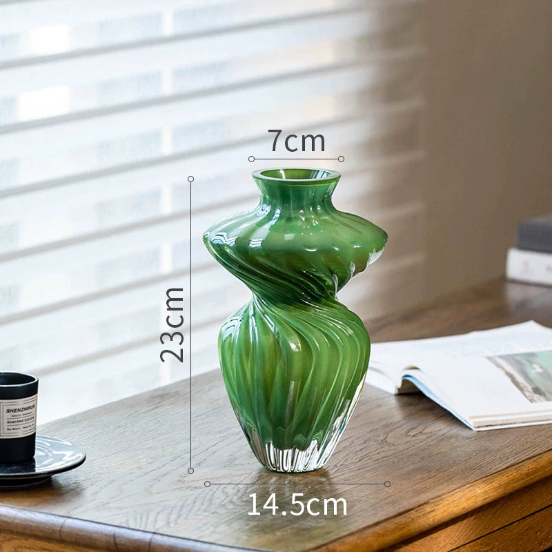 Vase en verre torsadé sculptural moderne