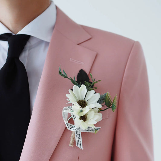 Ensemble boutonnière et bracelet de fleurs marguerites blanches
