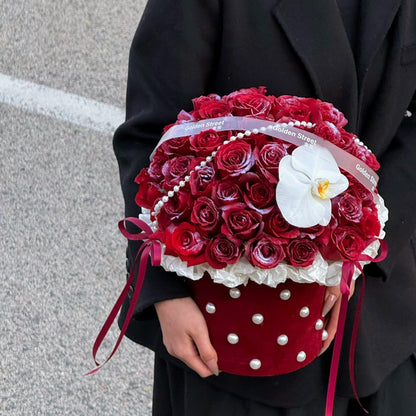 Coffret cadeau floral en velours orné de perles