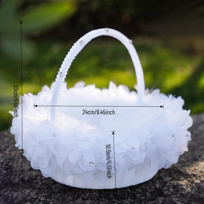 Panier de demoiselle d'honneur à fleurs blanches à volants