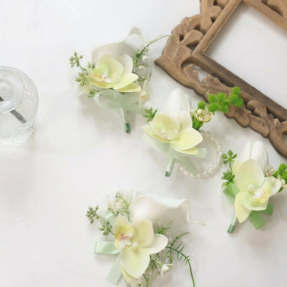 Ensemble boutonnière et bracelet de fleurs en lys calla et orchidée