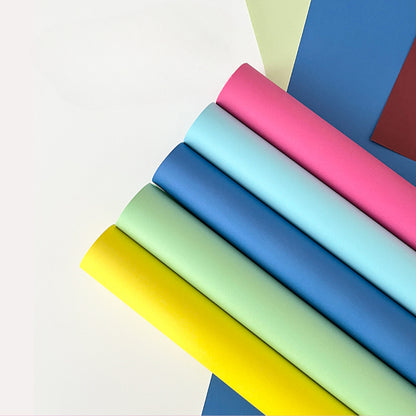20 feuilles de papier kraft uni (44 x 58 cm)