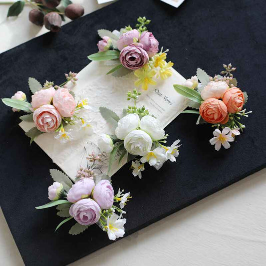 Corsages de poignet roses et pivoines pour demoiselles d'honneur
