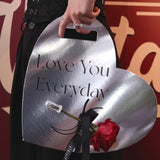Load image into Gallery viewer, Heart-Shaped Single Stem Bouquet Carrier Card Pack 10