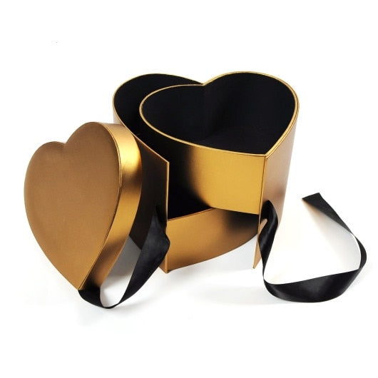 Coffret cadeau en forme de cœur à deux étages avec fleurs