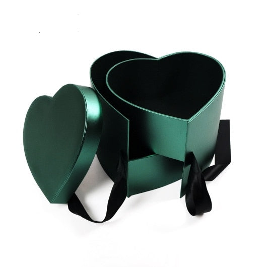 Coffret cadeau en forme de cœur à deux étages avec fleurs
