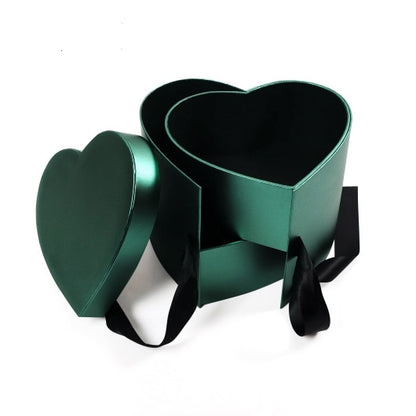 Coffret cadeau en forme de cœur à deux étages avec fleurs