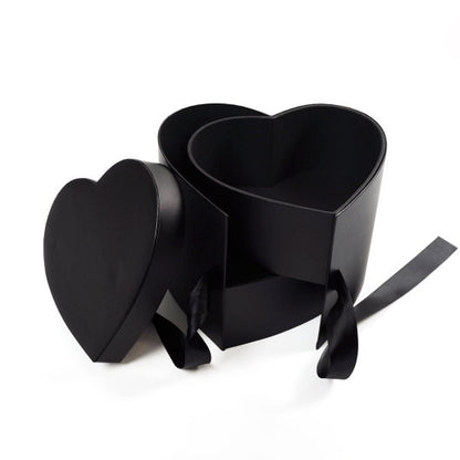 Coffret cadeau en forme de cœur à deux étages avec fleurs